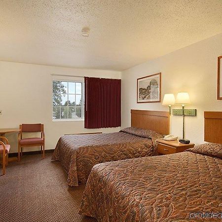 Wamego Inn And Suites Δωμάτιο φωτογραφία