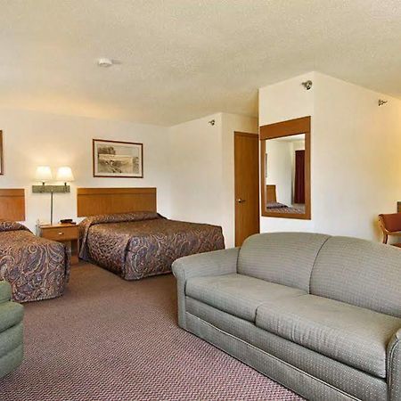 Wamego Inn And Suites Δωμάτιο φωτογραφία