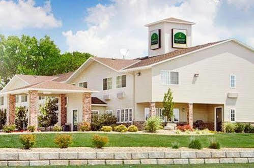 Wamego Inn And Suites Εξωτερικό φωτογραφία